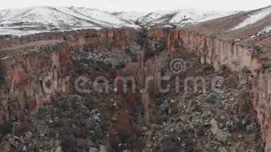 土耳其的伊赫拉拉山谷，被称为`伊赫拉拉·瓦迪西`在土耳其，山谷是最大的峡谷，有绿色的树木和
